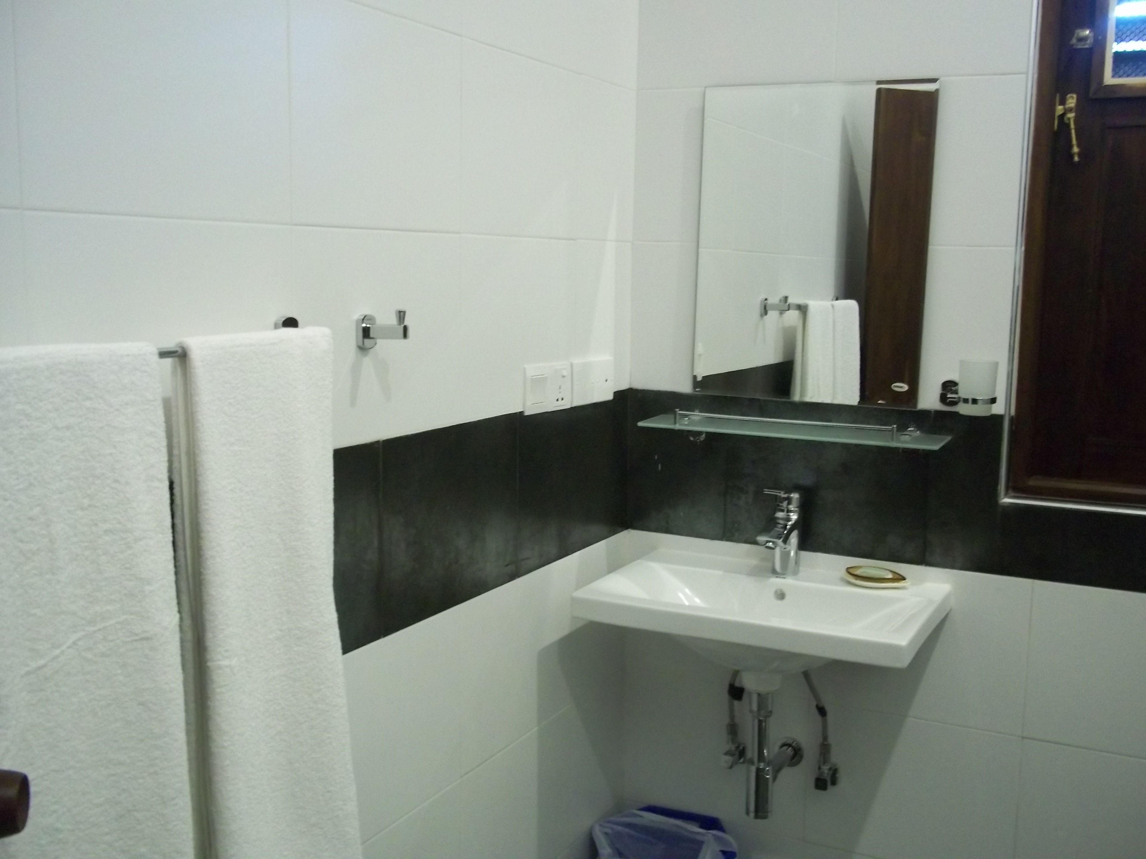 superior double room, garden view | interior detail