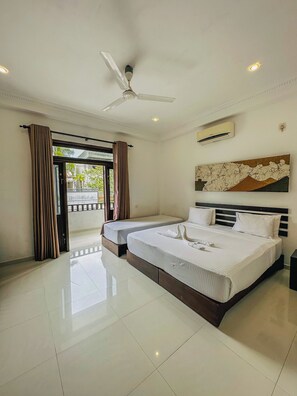 Desk, iron/ironing board, rollaway beds, free WiFi - Sunrise Palace (Negombo)