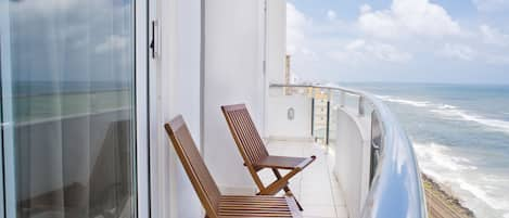 Exclusieve suite, 1 kingsize bed, balkon, aan zee | Balkon