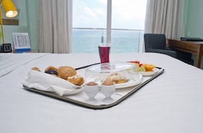 Panorama Suite with Full Sea View | 1 bedroom, Egyptian cotton sheets, premium bedding, down comforters - Ocean Edge Suites & Hotel Colombo (Colombo)