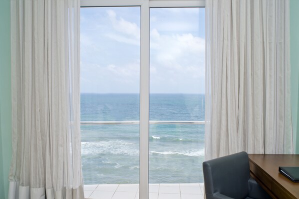 View from property - Ocean Edge Suites & Hotel Colombo (Colombo)