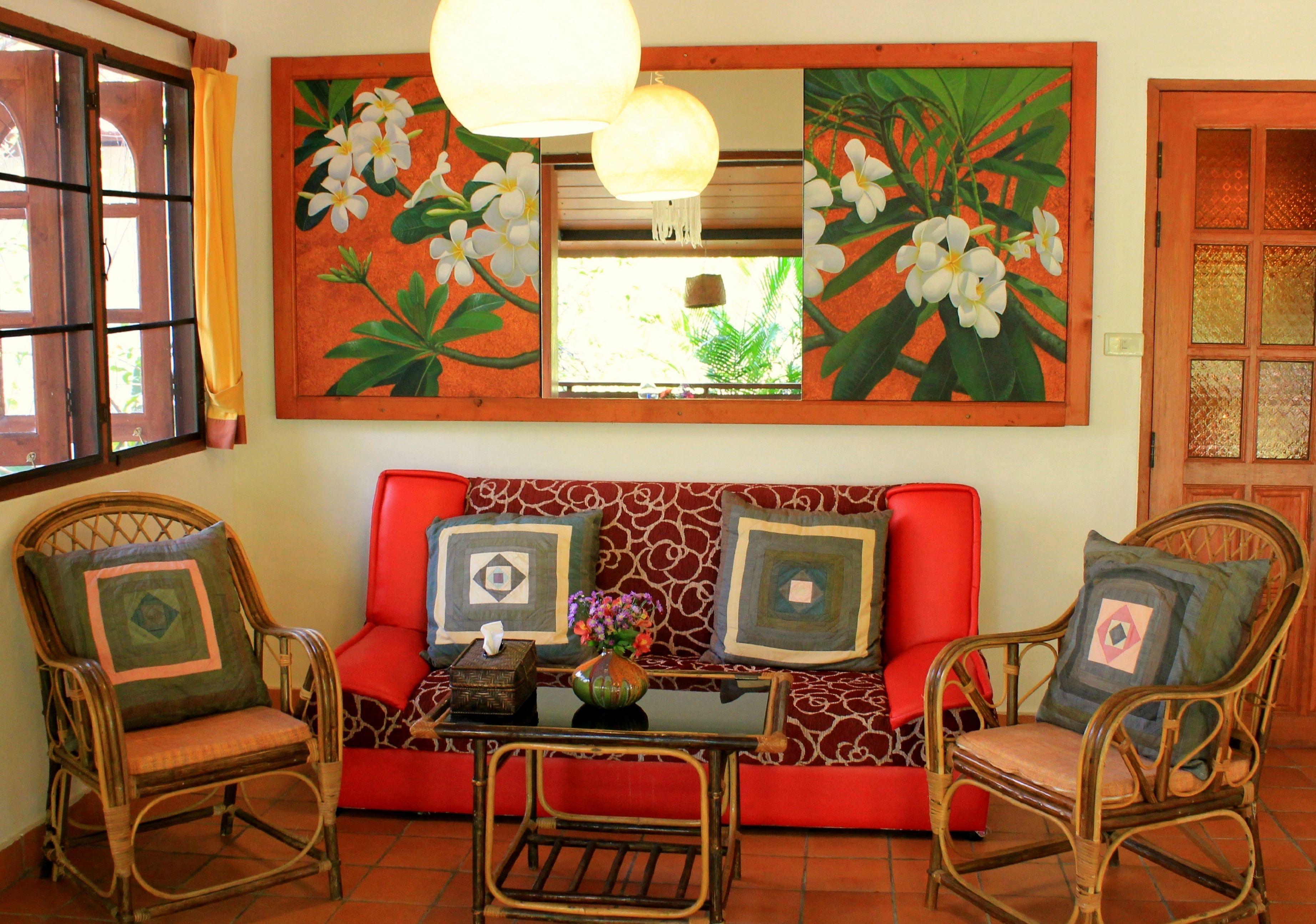 deluxe double room | living area | tv