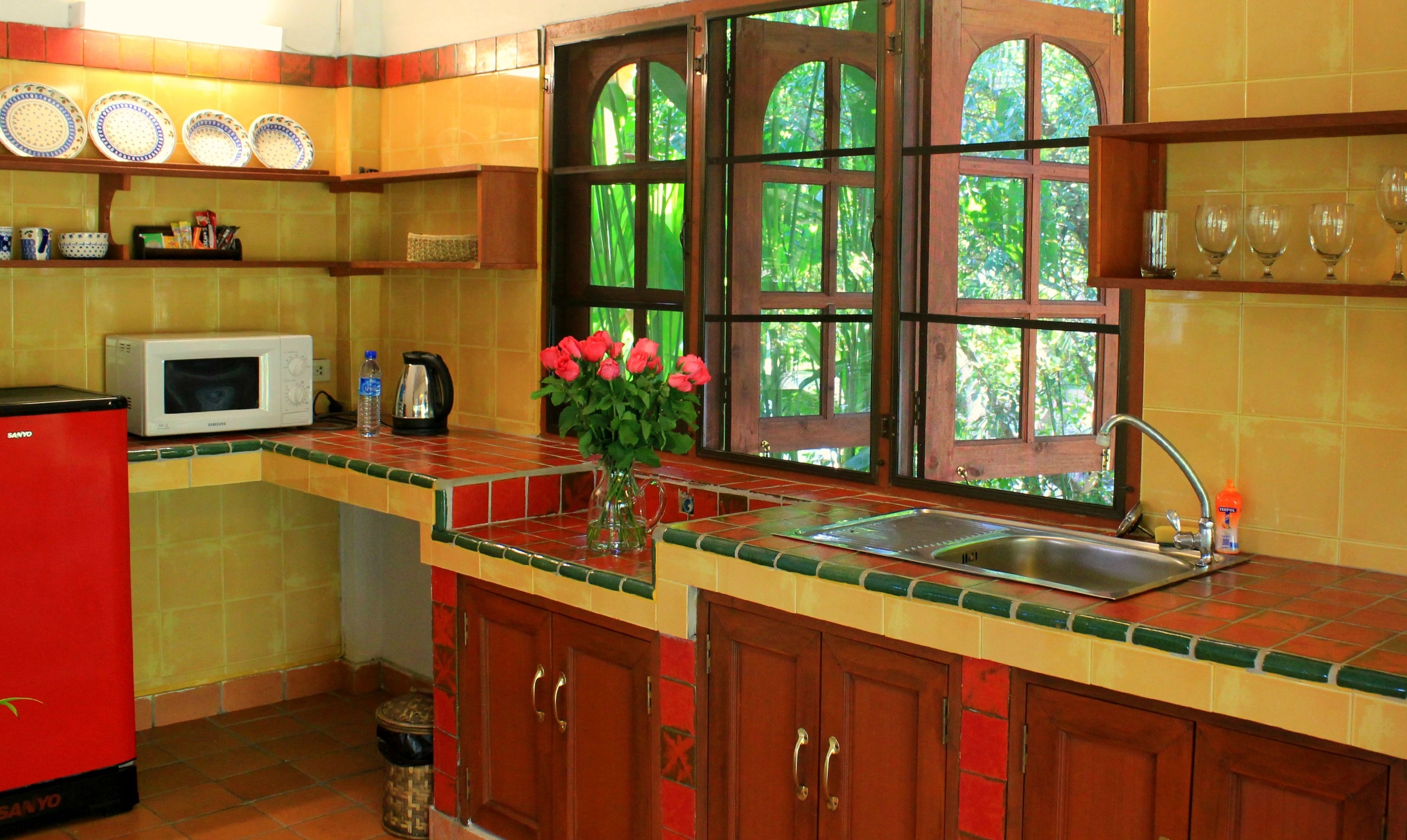 deluxe double room | private kitchenette | fridge, microwave, coffee/tea maker, electric kettle