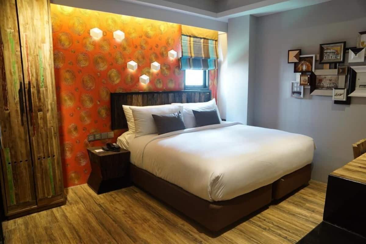 Frigobar, cofres nos quartos, escrivaninha, cortinas blackout