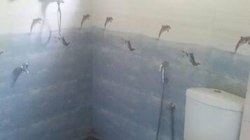 Habitación estándar (with AC) | Baño | Ducha