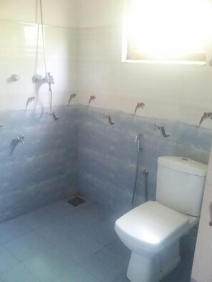 Kamar Standar (with AC) | Kamar mandi | Shower