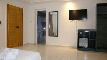 Room, Terrace | Desk, blackout drapes, free WiFi, bed sheets