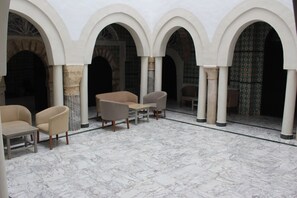 Lobby sitting area - Hôtel Medina (Sousse)