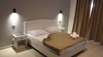 Schreibtisch, Verdunkelungsvorhänge, kostenloses WLAN, Bettwäsche