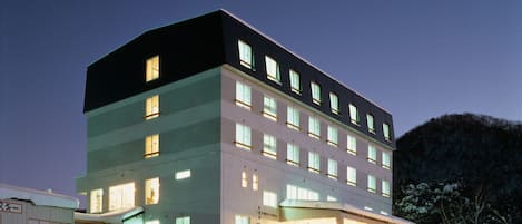 Façade de lâhĂ©bergement - soirĂ©e/nuit