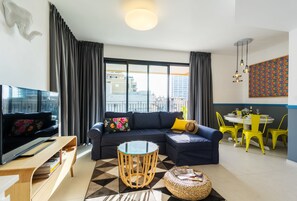 Luxury Apartment, 2 Bedrooms, Sea View, Beachside | Living room - Mr. Promenade - By TLV2GO (Tel Aviv)