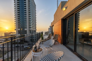 Three Bedroom Penthouse with Sea View | Vista dalla camera