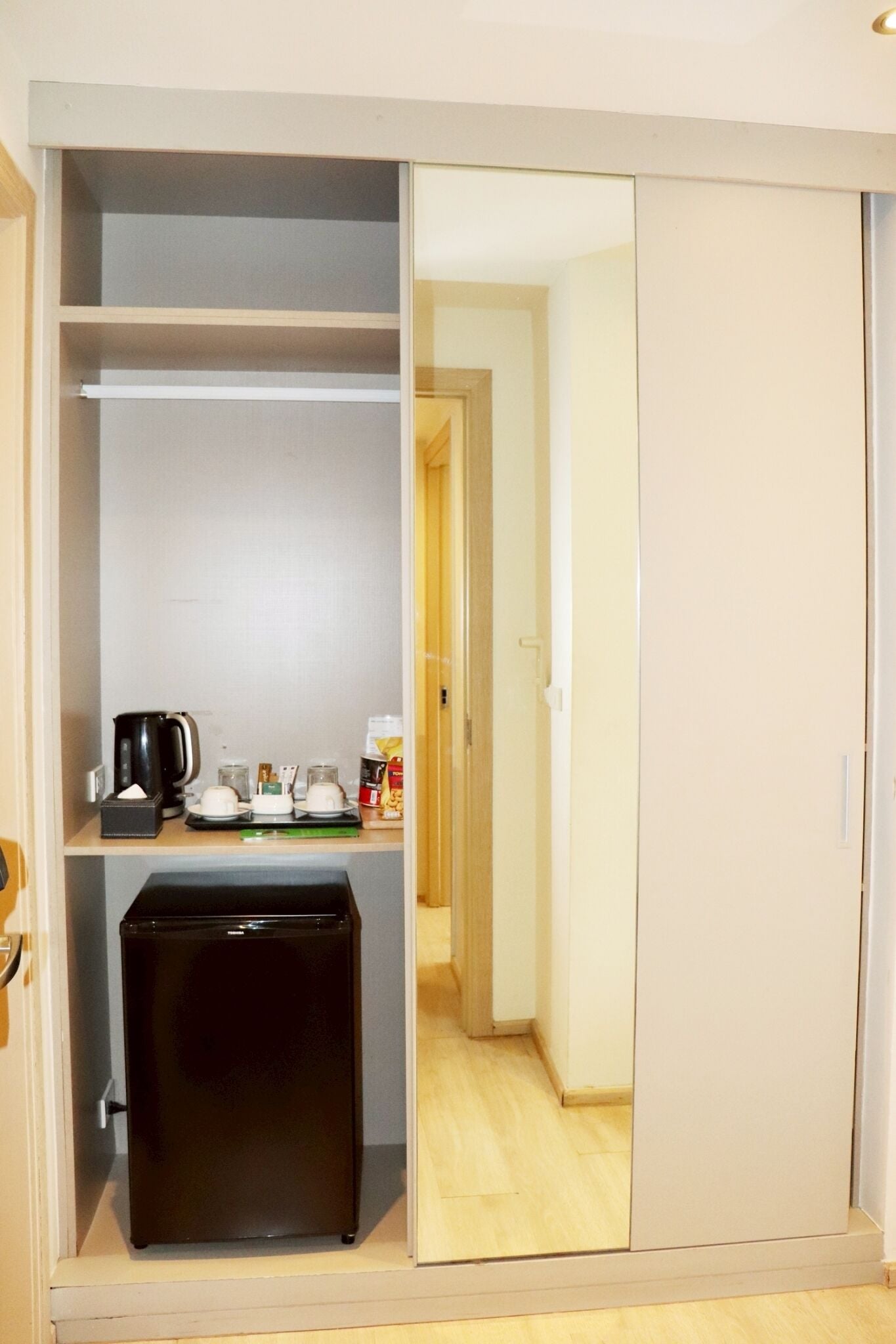 family suite, 2 bedrooms, garden view | living area | 44-inch flat-screen tv with cable channels, tv