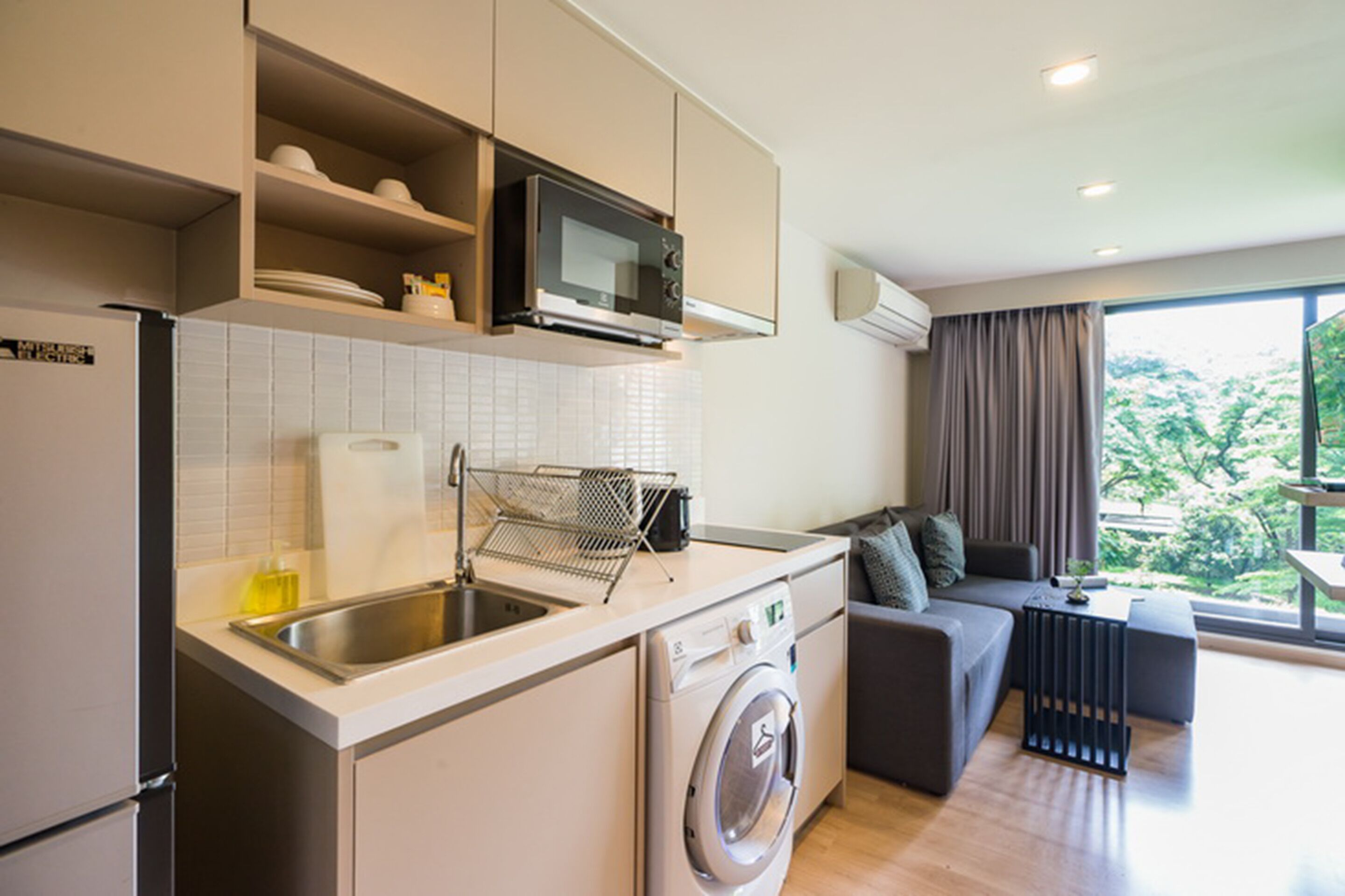 studio deluxe | private kitchenette | fridge