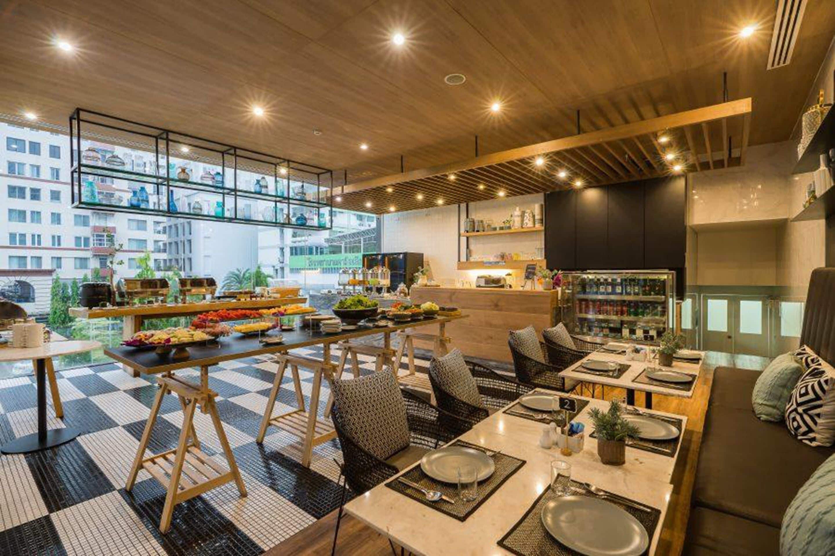 朝食 (ビュッフェ)、毎日提供 (1 名様 250 THB)