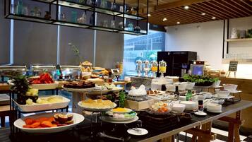 Daily buffet breakfast (THB 250 per person)