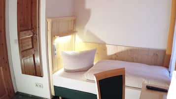 Desk, free cribs/infant beds, free WiFi
