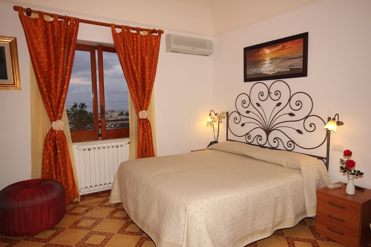 Kamer, 1 twee- of 2 eenpersoonsbedden, uitzicht op zee | Gratis babybedden, gratis wifi, beddengoed