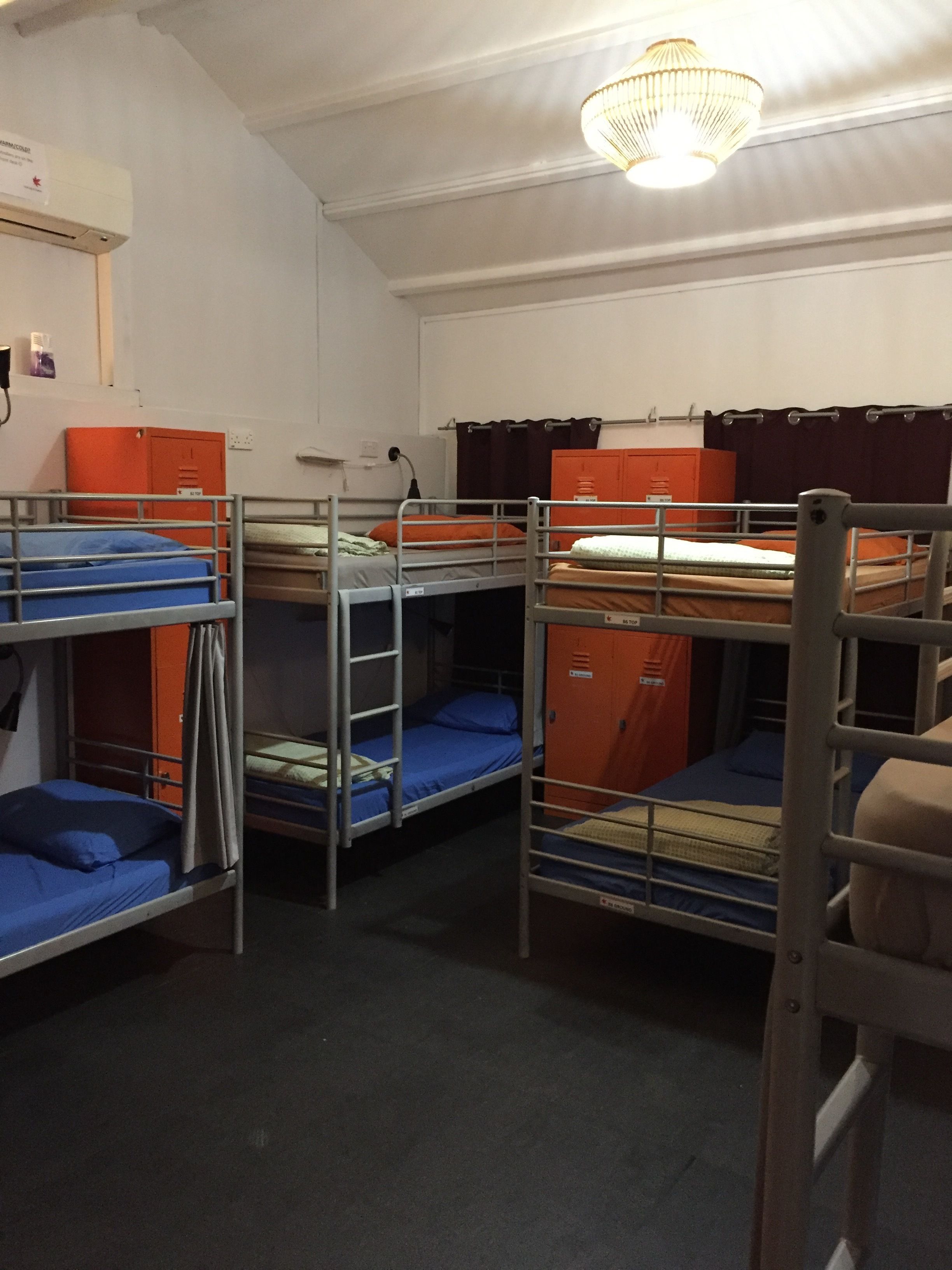 Single Bed in 12-Bed Mixed Dorm | 免費無線上網