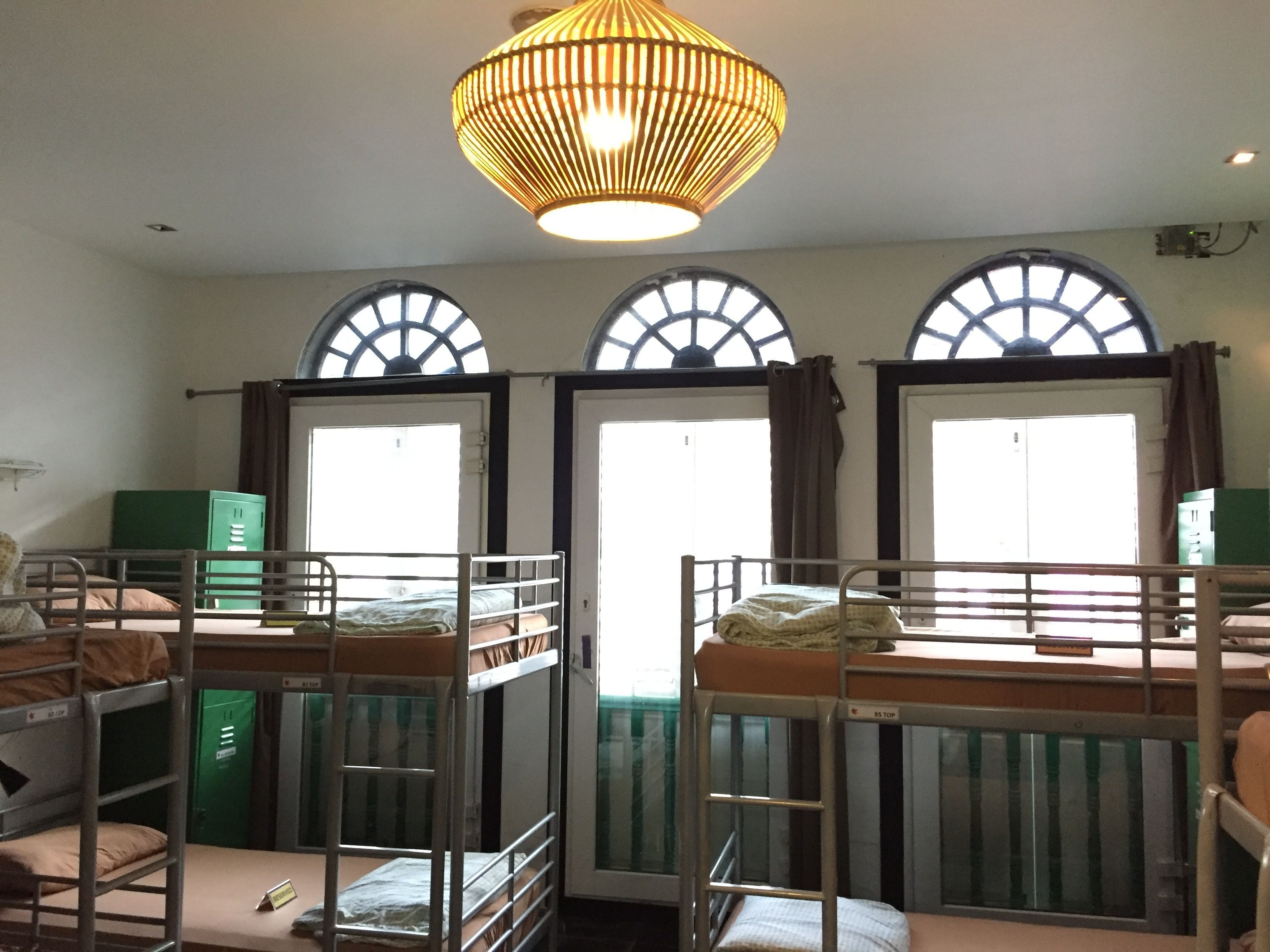 Single Bed in 10-Bed Female Dorm | 免費無線上網