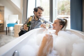 环保洗浴用品、吹风机、浴袍、拖鞋