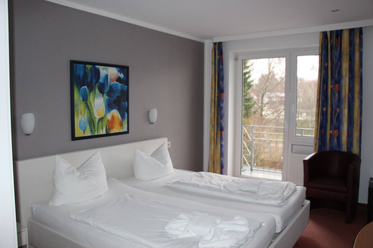 Basic Double Room, 1 Double Bed | Hypo-allergenic bedding available, desk, blackout drapes, WiFi (free)