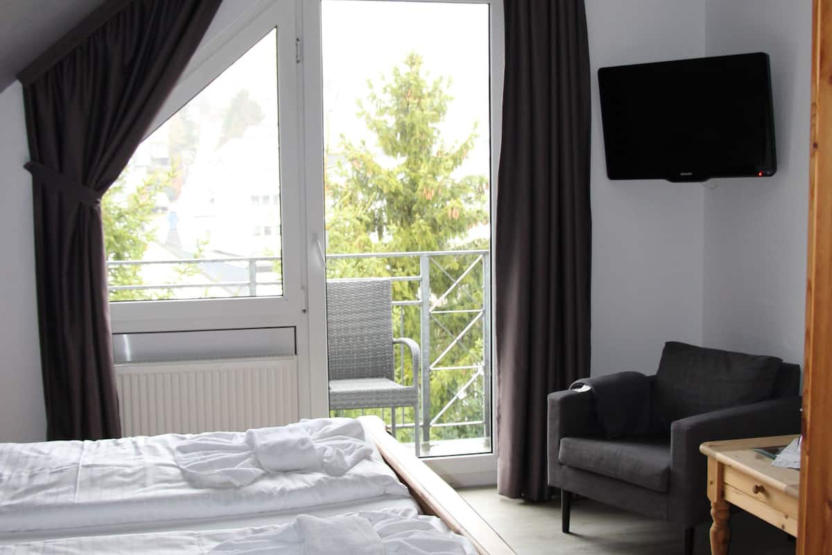 1 bedroom, hypo-allergenic bedding, individually decorated