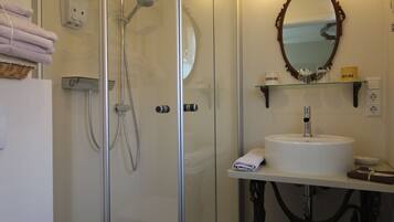 Double Room, Garden View | Sinki Bilik Mandi
