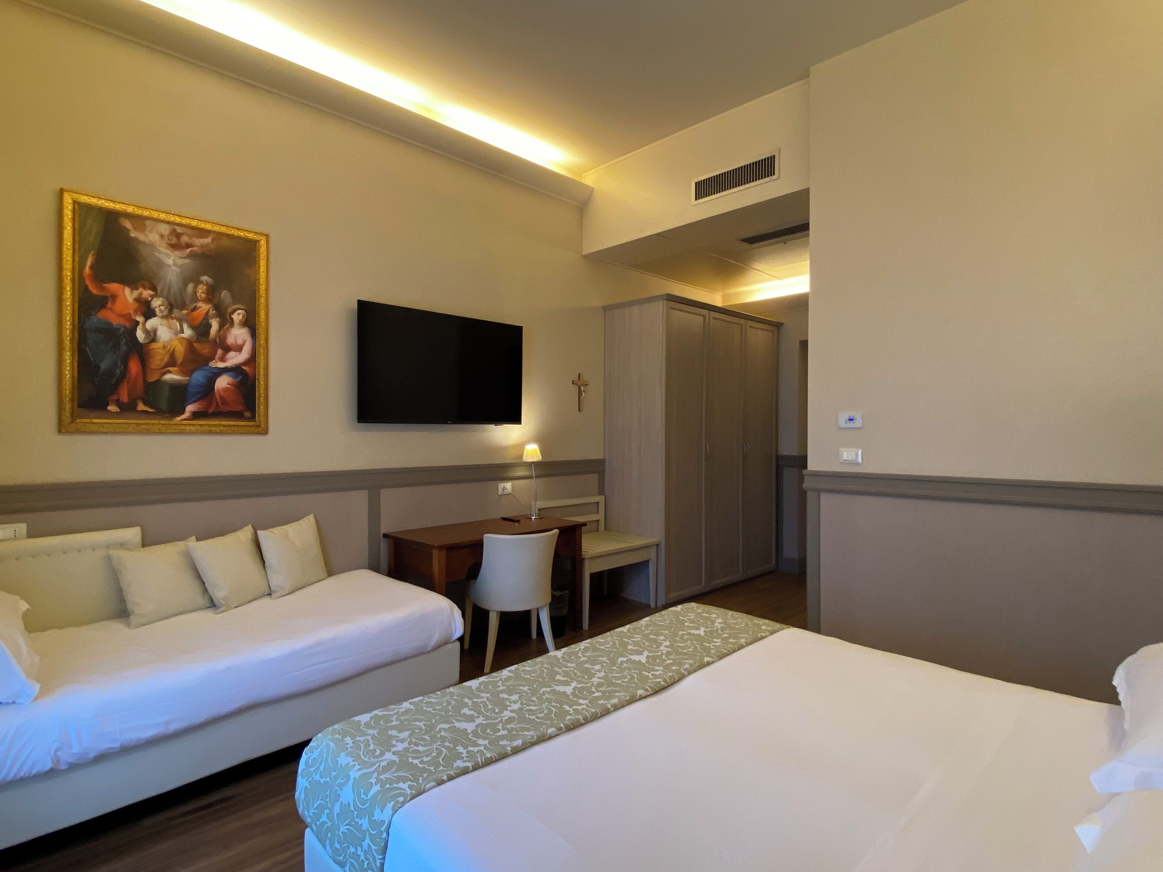 Photo - Basilica Hotel