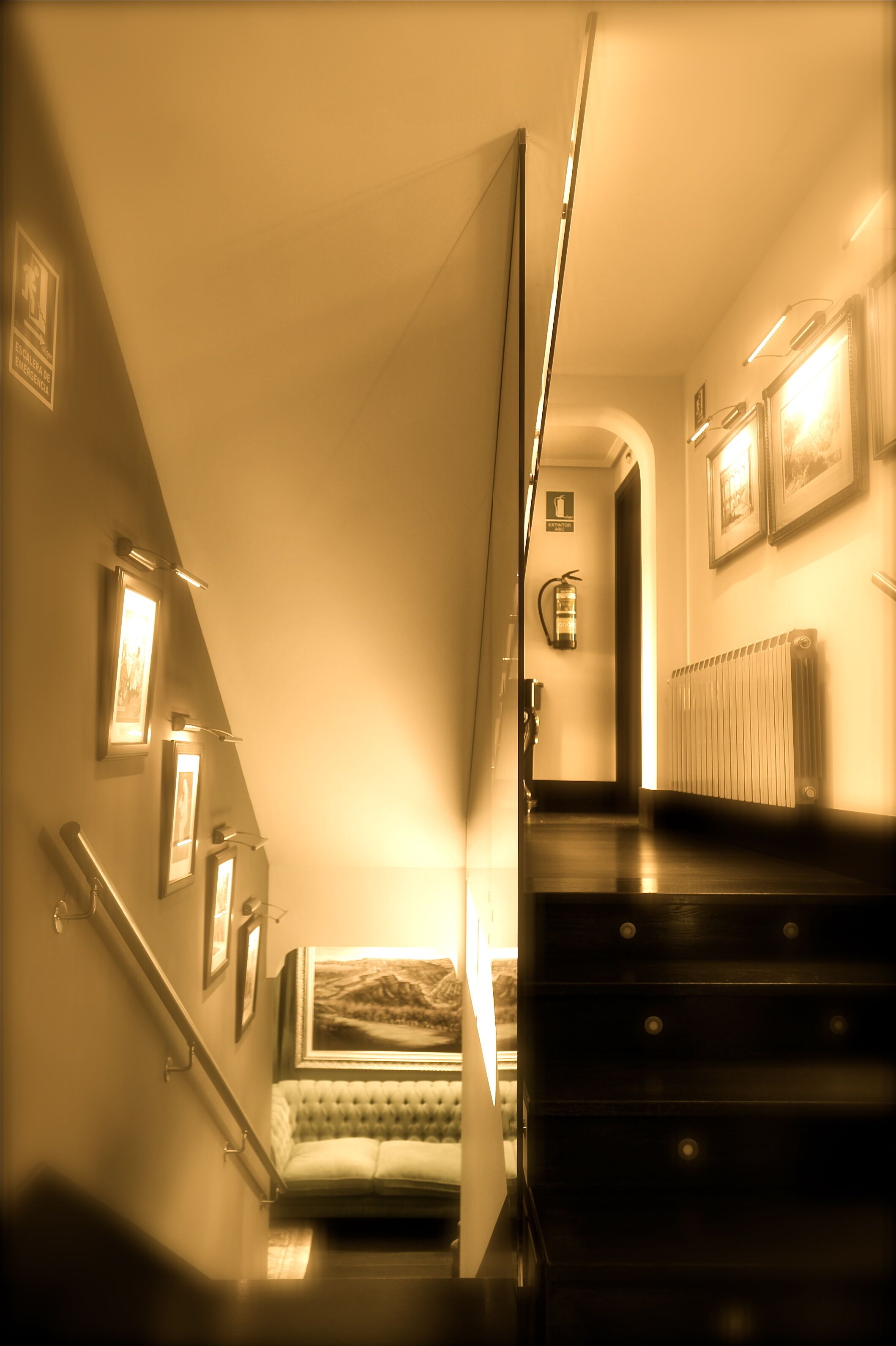 32-inch led tv with digital channels, tv