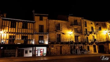 Fachada del alojamiento - Noche