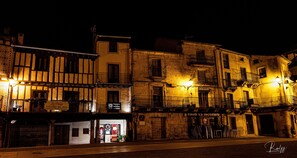 住宿正面 (夜晚)