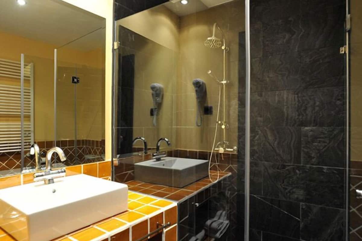 double or twin room | bathroom | deep-soaking bathtub, free toiletries, hair dryer, bidet
