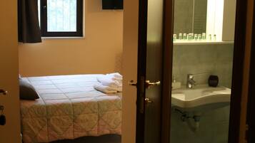 Familienzimmer, Kochnische, Gartenblick