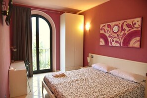 Double or Twin Room, Kitchenette, Garden View | Desk, laptop workspace, blackout drapes, soundproofing - Agriturismo Argaland (Parma)