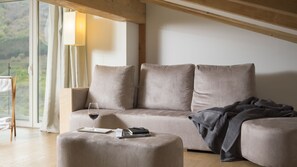 Suite | Egyptian cotton sheets, premium bedding, in-room safe, desk