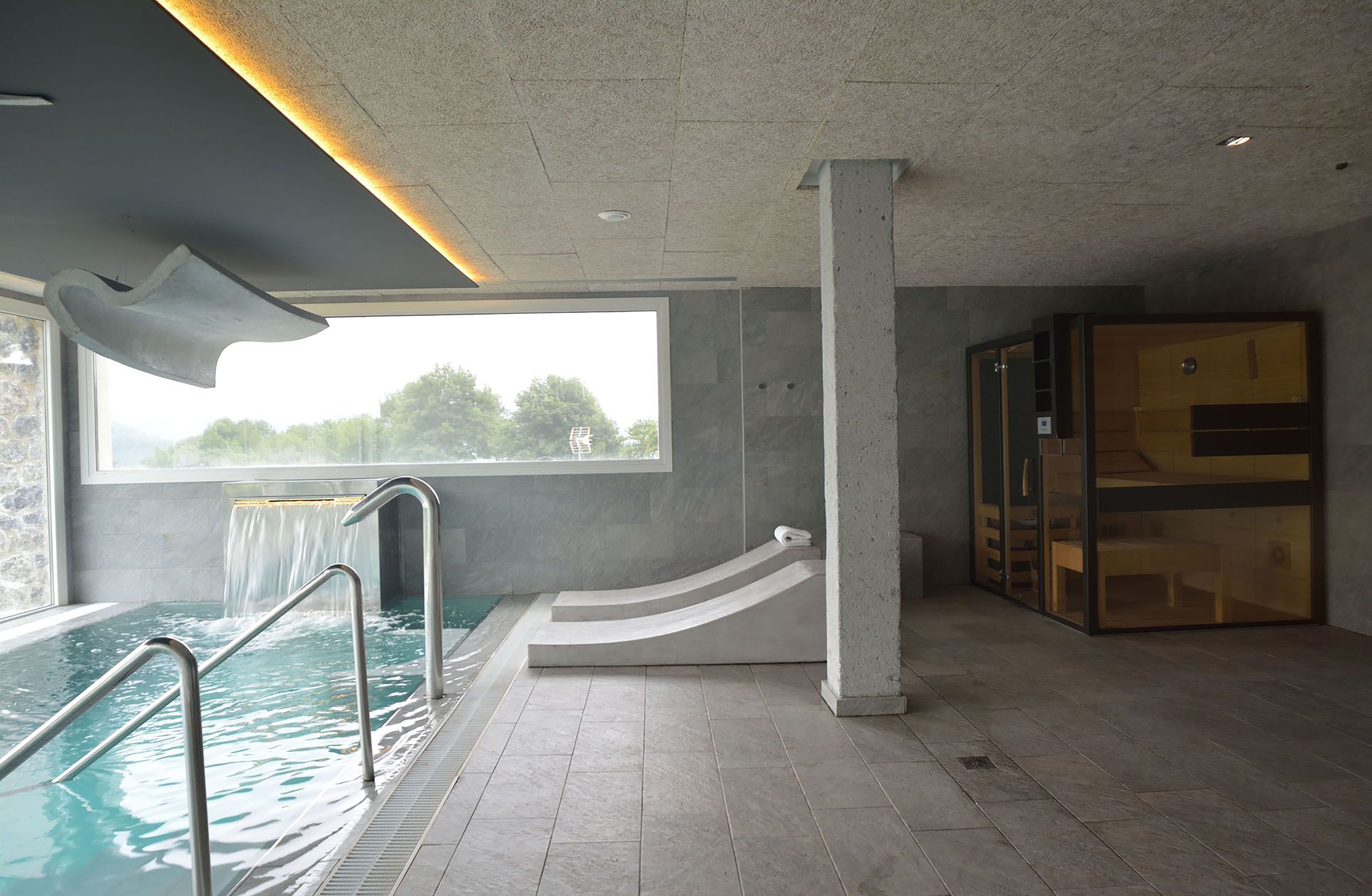 Sauna, vartalohoitoja, kasvohoitoja, hierontapalveluita