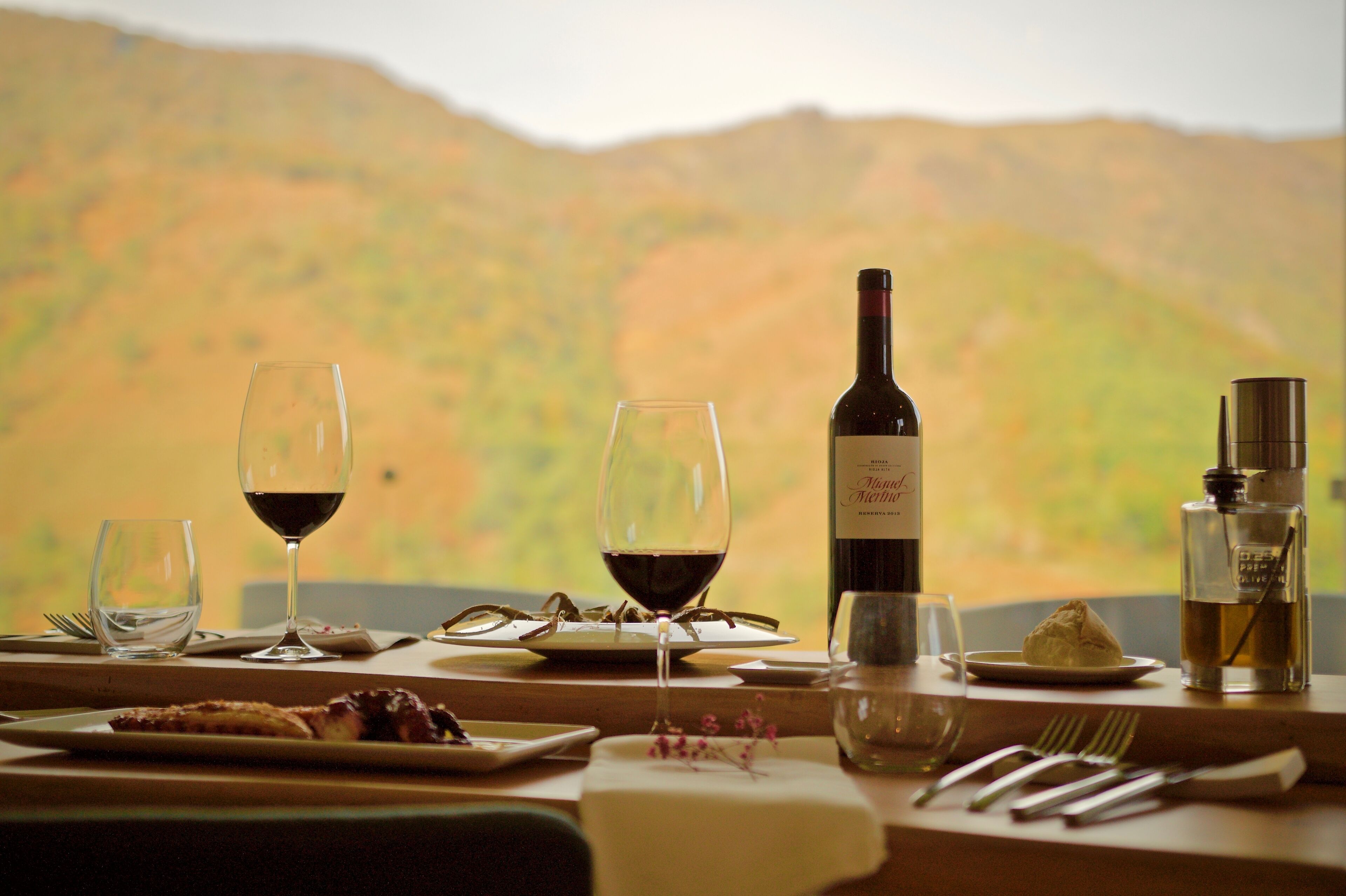 Breakfast, lunch and dinner served