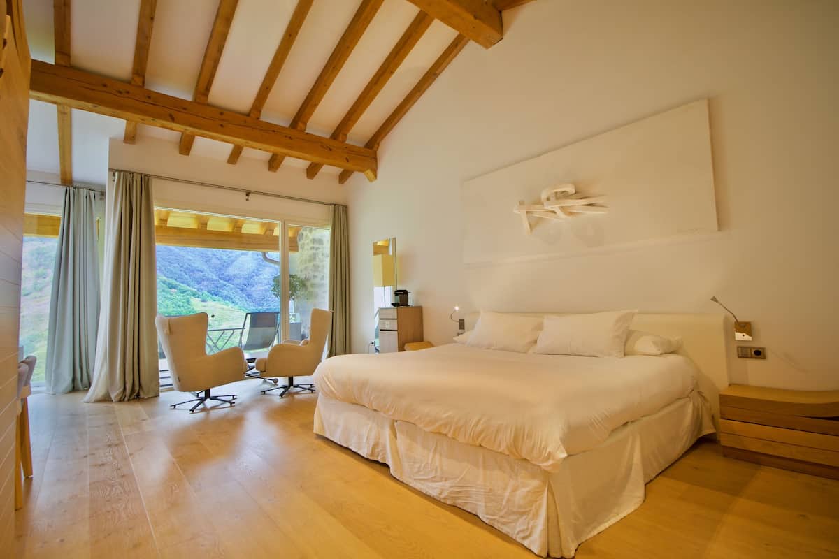 Attic Junior Suite | Lakens van Egyptisch katoen, luxe beddengoed, een kluis op de kamer