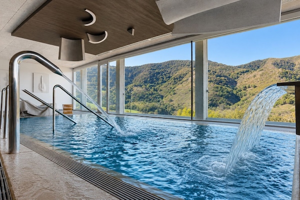 Sauna, body treatments, facials, massages