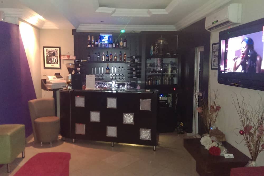 Dcove Hotel & Suites