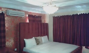Premier Suite | In-room safe, desk, free cribs/infant beds, free WiFi - Dcove Hotel & Suites (Lagos)