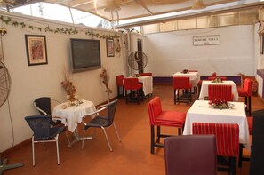 Restaurant - Dcove Hotel & Suites (Lagos)