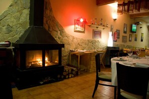 Petit déjeuner servi sur place, restauration en plein air