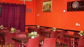 Breakfast, lunch, dinner served; international cuisine