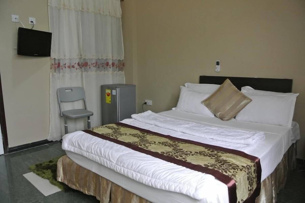 1 kamar tidur, minibar, brankas, dan didekorasi berbeda-beda