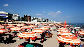 Lettini da mare, ombrelloni