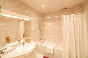Căn hộ, 1 phòng ngủ | Chậu rửa trong phòng tắm