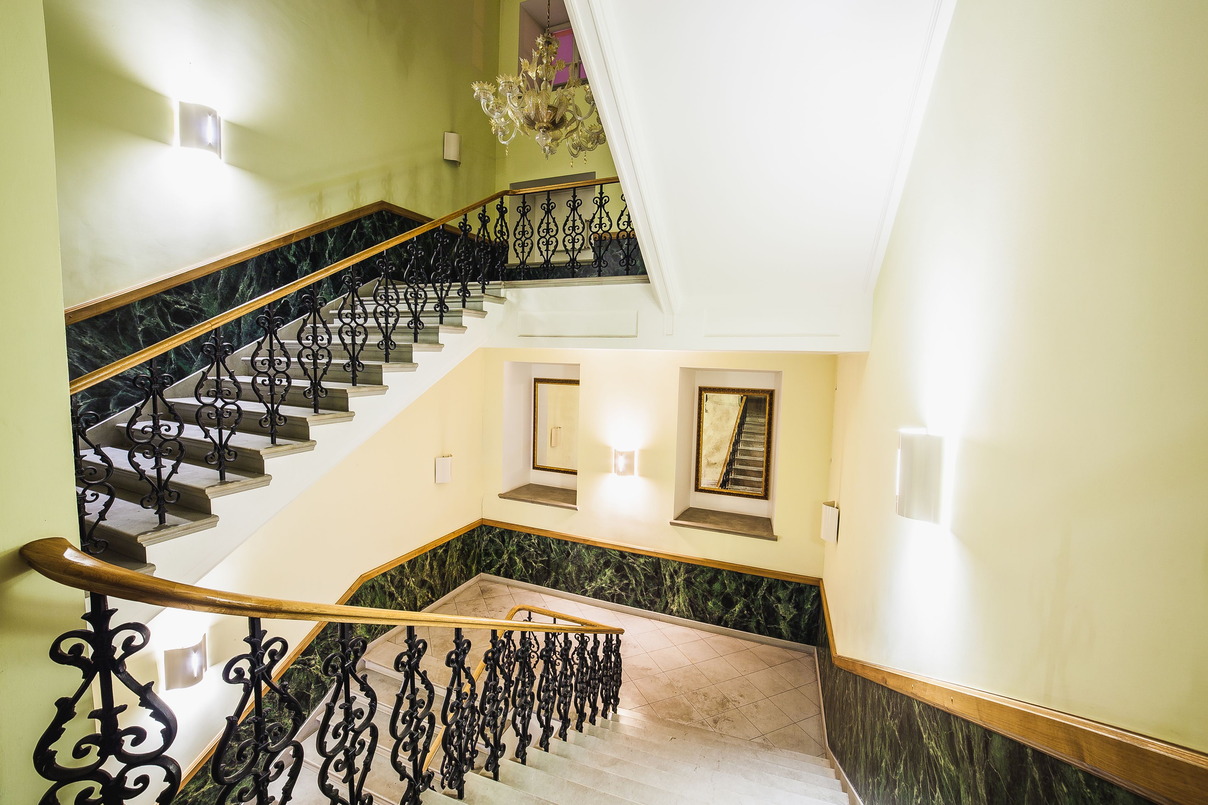 Pintu masuk interior