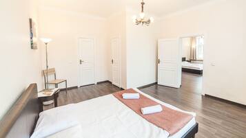 Appartement Supérieur, vue ville | Décoration personnalisée, ameublement personnalisé, bureau